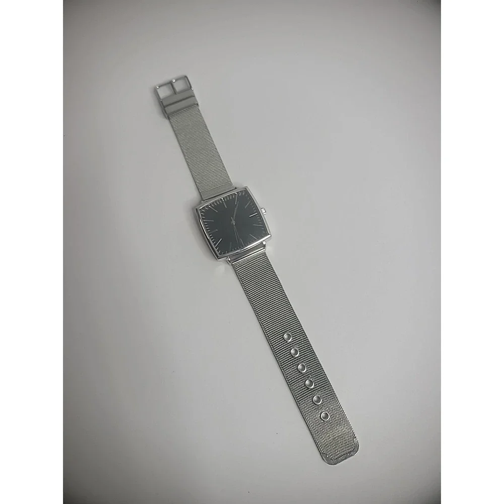Vintage Silver Tone Wristwatch Womens Black Face Silver Tone Mesh Strap Jewelry